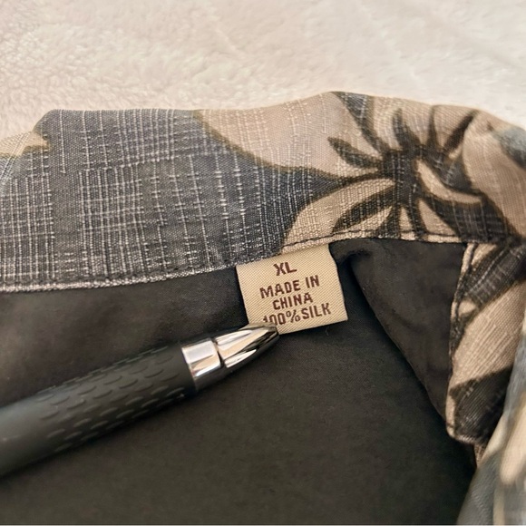 Tommy Bahama 100% Silk Mens Size X-Large Short Sleeve Hawaiian Shirt - Picture 7 of 11